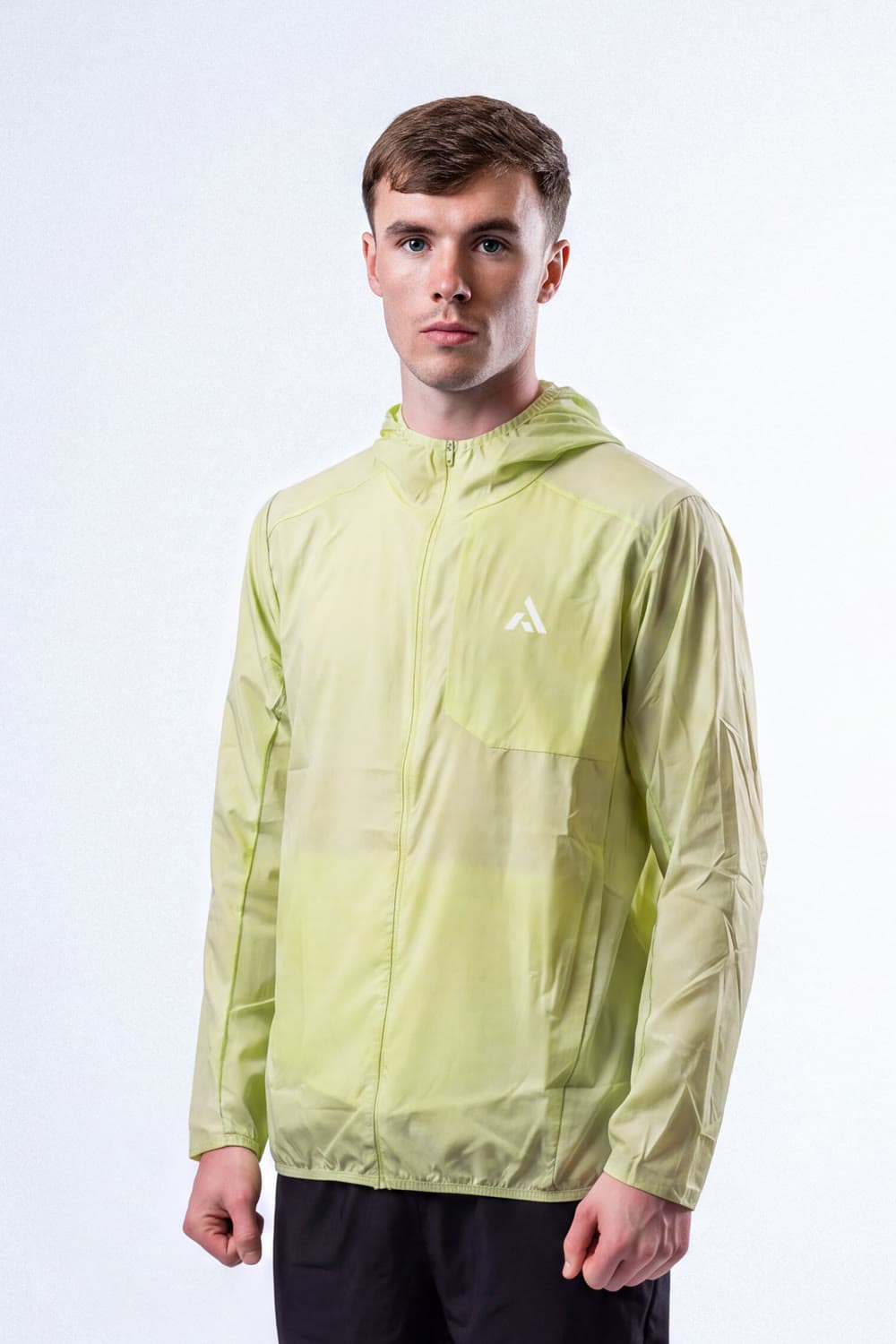 Athlete wearing the PEAK Windbreaker in yellow